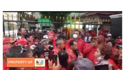 Sikapi tuntutan Jaksa Penuntut Umum para terdakwa Sambo  CS, Pemuda Batak Bersatu (PBB) lakukan aksi damai di Pengadilan Negeri Jakarta Selatan