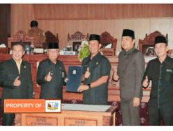Rapat Paripurna DPRD Kota Lubuklinggau Dengan Agenda Program Pembentukan Peraturan Daerah Di Pimpin Langsung Oleh Ketua DPRD.