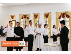 Oloan Paniaran Nababan SH MH Lantik  Pejabat Administrator dan Pengawas serta Kepala UPT Puskesmas