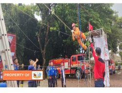Skill Competition Petugas Lakukan Survival Bagi Korban Jelang Hut Damkar