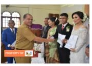 Pengantin Baru Terima Akta Perkawinan Usai Pemberkatan Dukcatpil Humbahas