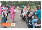 Layak Dicontoh, Sinergitas Polsek Ciksel Bersama Warga Bagi Takjil Dan Nasi Kotak