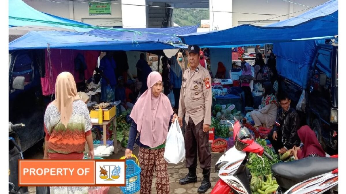 Rutin Laksanakan Patroli Sambangi Pasar Tradisional Personil Polsek Sinjai Barat 