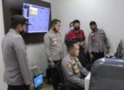 Cek Ruang Monitoring Call Center 110, Kapolres periksa Kesiapan Operator. 28 April 2021.
