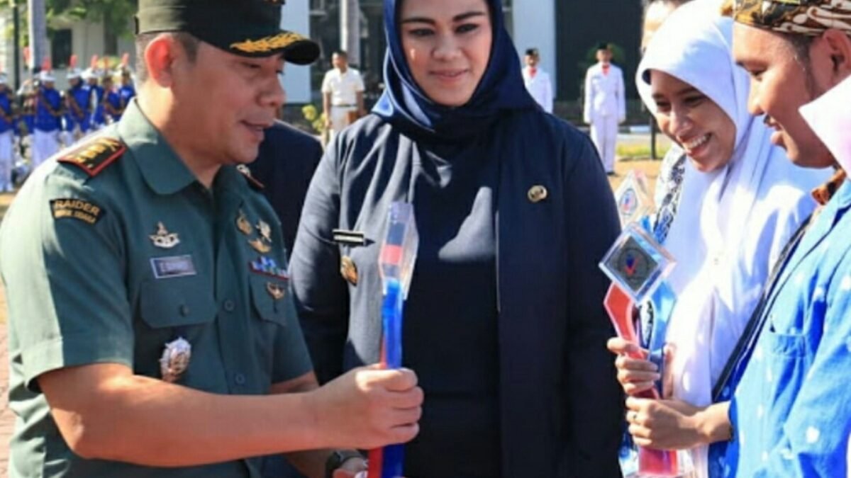 Kodim 0604 dan Pemda kabupaten Karawang Hadiri Upacara Hardiknas