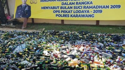 Ribuan botol minuman keras dimusnahkan Polres Karawang