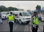 Polres PurwakartaTilang Kendaraan Bak Terbuka Yang Mengangkut Orang Banyak