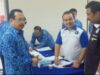 Sekda Kabupaten Bekasi ikut tes urine di Gedung Diskominfosantik. Foto : Istimewa