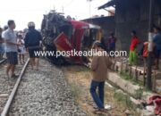 Bus Agra Mas Ditabrak Kereta Api, Mengakibatkan Perjalan Dua Arah Lumpuh Total