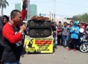 Bupati Cellica Dinilai Tak Mampu Tekan Angka Pengangguran Ratusan  Warga Gelar Aksi Penerahan Lamaran