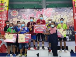 Wanhat SMSI Bekasi Raya Serahkan Hadiah Juara Dansat Brimob PMJ Cup 2022
