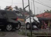 Diduga Pengemudi Mengantuk sebuah mobil Nyemplung ke sungai