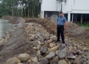 Diduga Dikerjakan Asal Jadi Proyek Talud Bernilai Miliaran Rupiah Amrul Sebelum Selesai Di Kerjakan.
