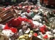 PASAR INDUK CIBITUNG : Sampah Menumpuk, Pungli Dibiarkan Merajalela