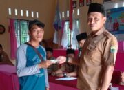 Perangkat Desa Muaro Pijoan Salurkan Zakat Hasil UPZ Sebanyak 45 Orang