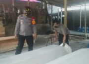 Akibat Peti Mati Langka, Polsek Banyudono Boyalali  Bantu Buat dan Siapkan Peti Jenazah Covid-19