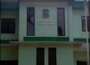 Kasie Permasbang Kelurahan Teluk Pucung Tuti Suarsih Layak Dapat Acungan Jempol