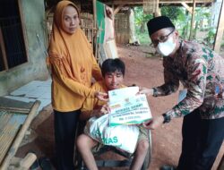 Baznas Kabupaten Bekasi  Berikan Bantuan Kepada Nana Sutisna Penderita Disabilitas