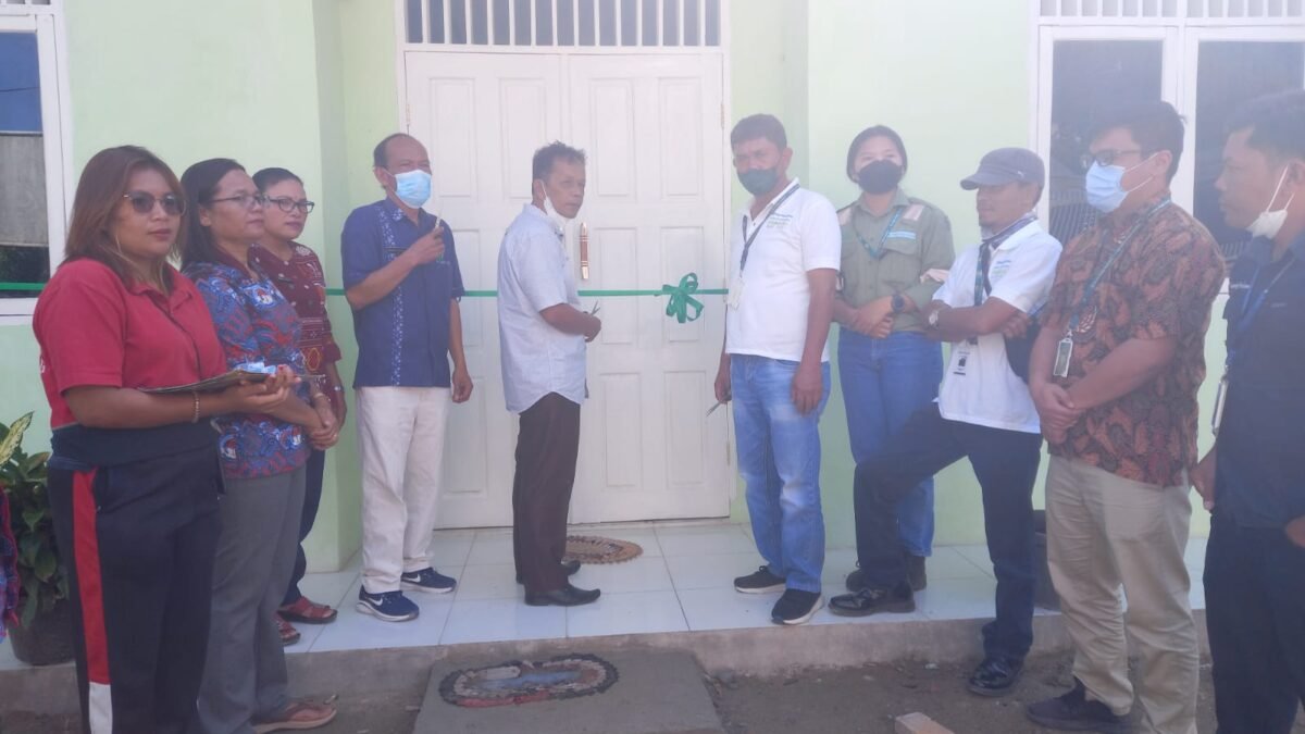 Serah terima bangunan kantor Desa Banjar Ganjang dari PT. TPL