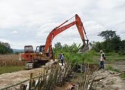 PT.TPL Kembali Bantu Masyarakat dan Pemerintah Toba Antisipasi banjir cuaca ekstrim dan Perbaikan Tanggul Aek Mandosi