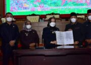 Bupati Musi Rawas  Menandatangani Nota kesepahaman Tentang Propemperda Kabupaten Musi Rawas Tahun 2022 Dengan DPRD Mura.