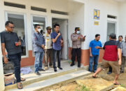 Wakili Bupati, Shomad Serahkan 30 Unit Rumah Relokasi