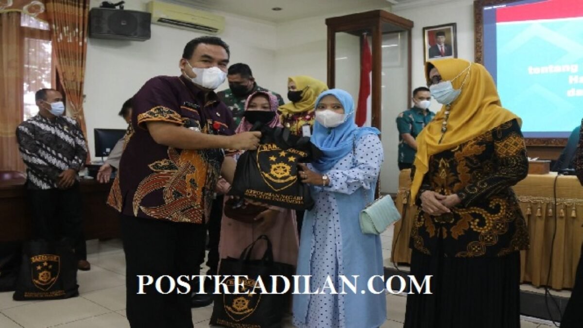 Forkopimda Kabupaten Blora Serahkan 20.000 Paket Sembako dari Kabareskrim Polri
