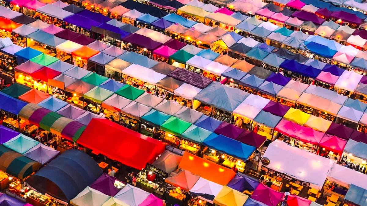 12 Makanan & Minuman Yang Wajib Di Coba Saat Bazar