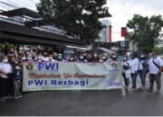 SMSI Jawa Barat Bagikan Ratusan Paket Makanan Siap Saji di Jalan Ahmad Yani Kota Bandung