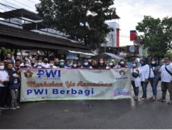 SMSI Jawa Barat Bagikan Ratusan Paket Makanan Siap Saji di Jalan Ahmad Yani Kota Bandung