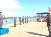 Danlanal Sibolga Irup Upacara Pengibaran Bendera di Dasar Laut