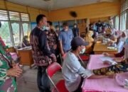 Ratusan Warga Peninjauan Antusias Untuk Mendapatkan Vaksinasi Covid-19