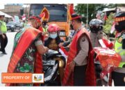 Bersama  FORKOPIMDA Polres Humbahas Bagikan 500  Bendera Merah Putih Dan 750  Sticker Semarak HUT RI Ke 77.